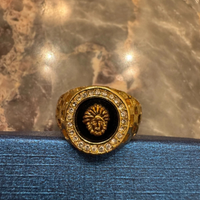 Anello stile versace medusa placato oro hip-hop