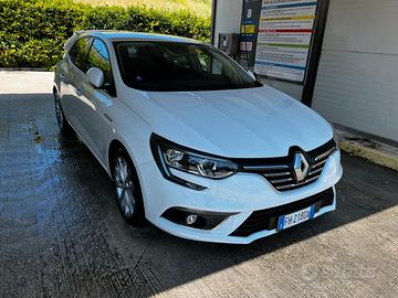 Renault magane IV