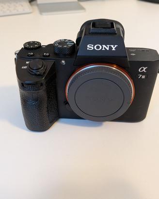 Sony A7 III (solo corpo) + Borsa