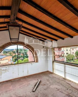 Casa indipendente di 176 m² con più di 5 locali a 