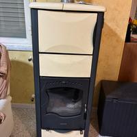 Stufa a legno con forno