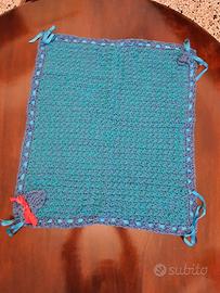 Copertina per neonato bicolore in lana