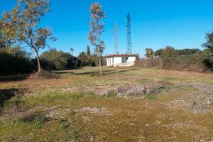 Piazzale su SS. 18 con ampio fronte strada