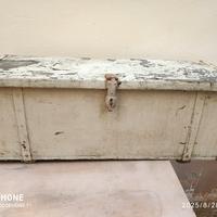 baule vintage in legno forse militare