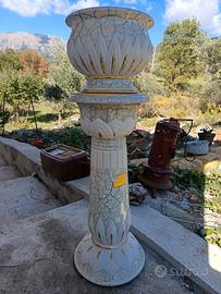 colonna in porcellana vintage. 