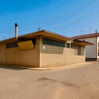 Magazzino-locale commerciale