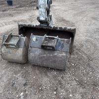 Attacco rapido e benne per escavatore bobcat e 50