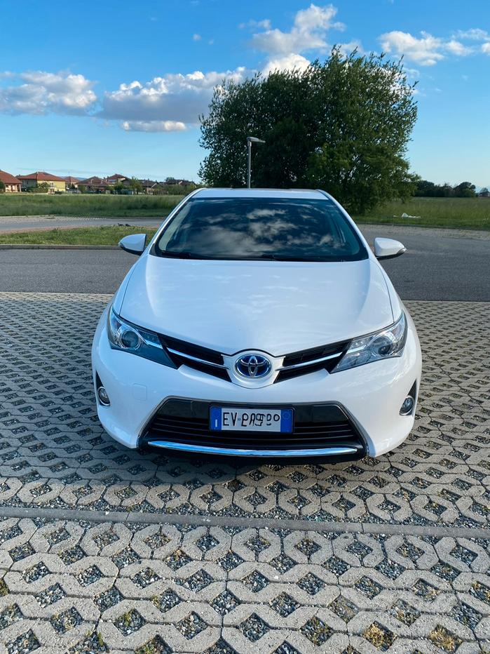 TOYOTA Auris