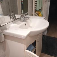 Mobiletto bagno lavandino rubinetto specchio Roma