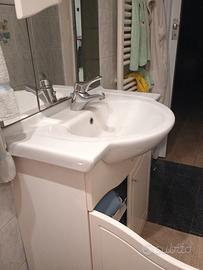 Mobiletto bagno lavandino rubinetto specchio Roma