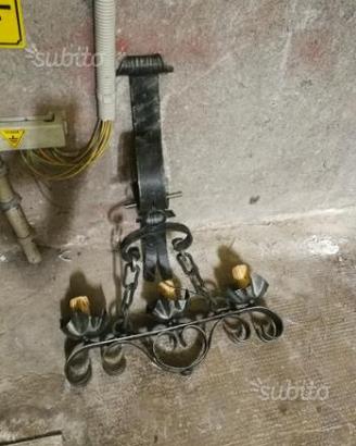 Lampadario in ferro battuto