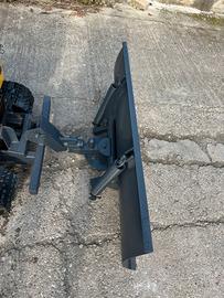 M100 Macchinario cingolato 4 q con lama per la nev