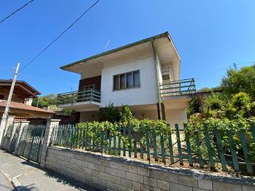 VILLA SINGOLA DA RISTRUTTURARE DI AMPIA METRATU...
