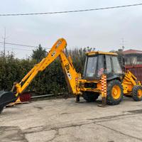 P55 Terna JCB 3CX con 2600 ore telescopico e morde