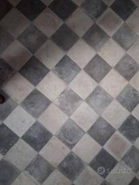 Pavimento a scacchi in Gres anticato 14mq