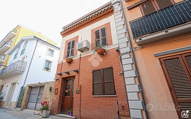 CASA SEMINDIPENDENTE A SAN BENEDETTO DEL TRONTO