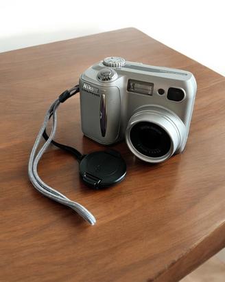 Nikon Coolpix 885