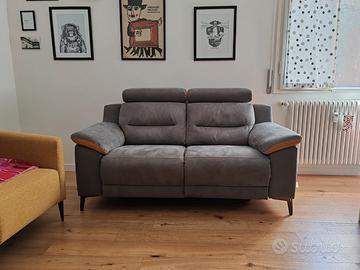 Divano con seduta regolabile