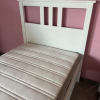 n. 2 letti 90X200 compresi di reti e materassi