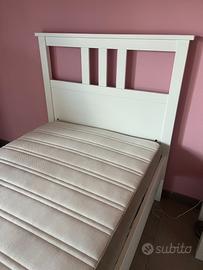 n. 2 letti 90X200 compresi di reti e materassi