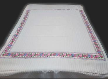 copriletto matrimoniale a fantasia floreale rosa