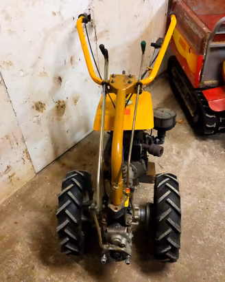 motocoltivatore con 5 accessori 