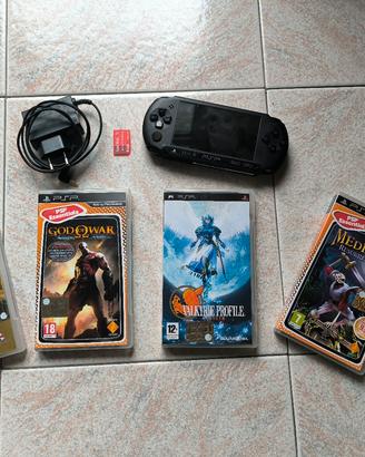 PSP + 4 Giochi Completi + Vari Accessori
