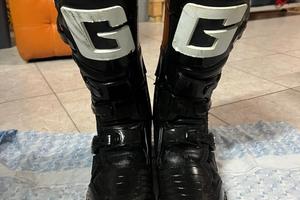 Stivali Gaerne gx1 e Casco Airoh