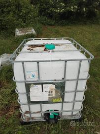 Cisterna 1000 litri ideale per raccolta acqua.