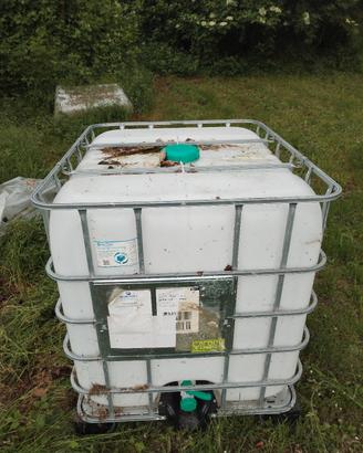 Cisterna 1000 litri ideale per raccolta acqua.