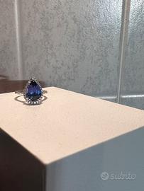 Anello con TANZANITE 3.81 carati e 50 diamanti nat