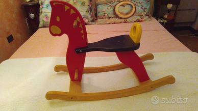 Cavallo a dondolo in legno massello bambini