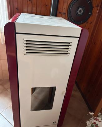 CALDAIA STUFA A PELLET UNGARO 24KW COME NUOVA