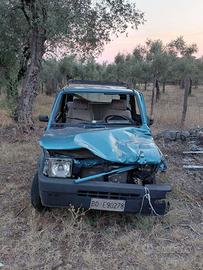 Fiat Panda 4x4 Sisley con impianto GPL incidentata