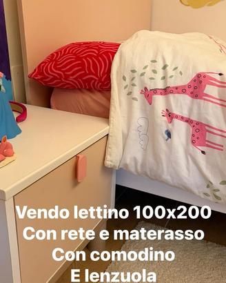 Lettino singolo con doghe , materasso e comodino