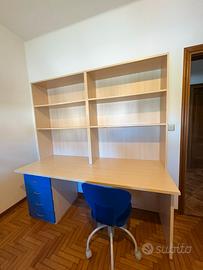Scrivania grande con libreria + cassettiera