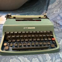 Macchina da scrivere Olivetti lettera 32