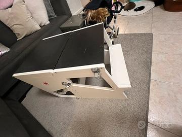 Torre montessoriana con lavagna