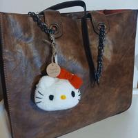 Hello Kitty amigurumi charm bor