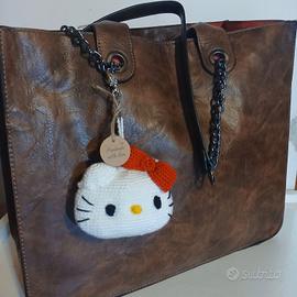 Hello Kitty amigurumi charm bor