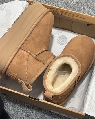 Stivali da neve con tacco alto UGG, taglia 40