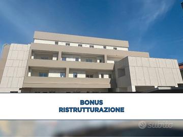 Bilocale con corte esterna a 350 m dal mare