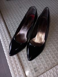 SCARPE DONNA PELLE LUCIDA COME NUOVE N.39 BASSE