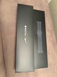 Watch SE (1ª generazione) Nike + alluminio 44 mm