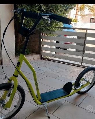 monopattino sportivo 