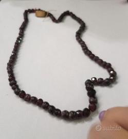 Collana in granate con pietre  sfaccettate