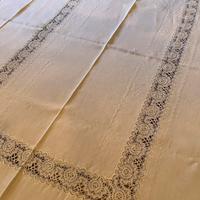 Antica tovaglia in lino con pizzo