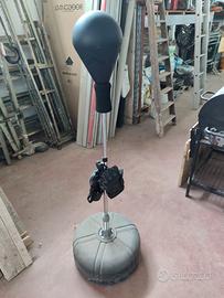 Punching ball ad altezza regolabile con palla dura