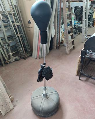 Punching ball ad altezza regolabile con palla dura