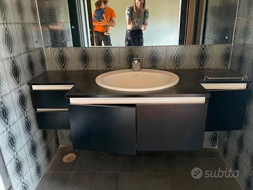 Mobile bagno vintage nero con lavabo e specch